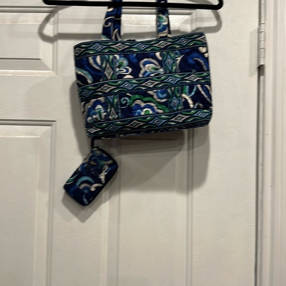 Vera Bradley 2 pcs. Blue and Green Tote with Matching Wristlet - Picture 9 of 14